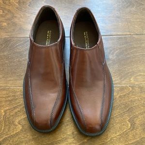NWOT Bostonian Flexlite Men’s Size 10 - Brown - Slip On Dress shoes